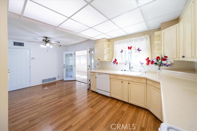 1561 Sandlewood Drive, Hemet CA: https://media.crmls.org/medias/edb4f518-036f-4d12-a0f8-3b8f45e7e7a6.jpg
