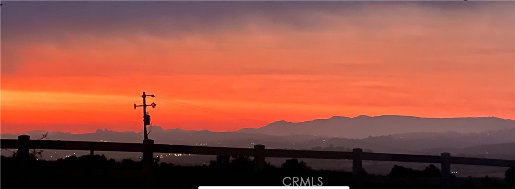 https://media.crmls.org/medias/edb55405-a1d7-411c-86a6-b82192ceab3b.jpg?preset=X-Large
