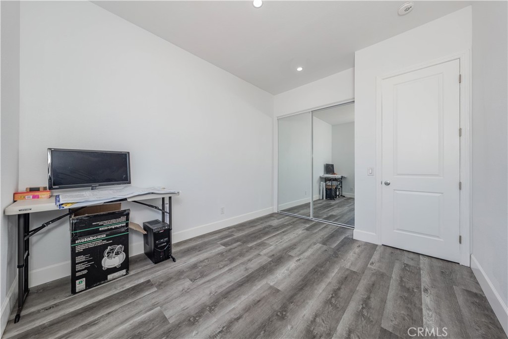 1224 E Live Oak Court
