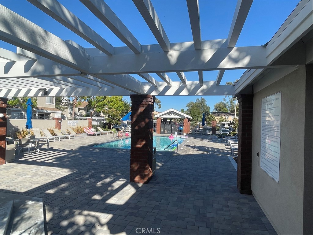 https://media.crmls.org/medias/edb650ec-a04c-4687-812a-0077d53c4d27.jpg?preset=X-Large