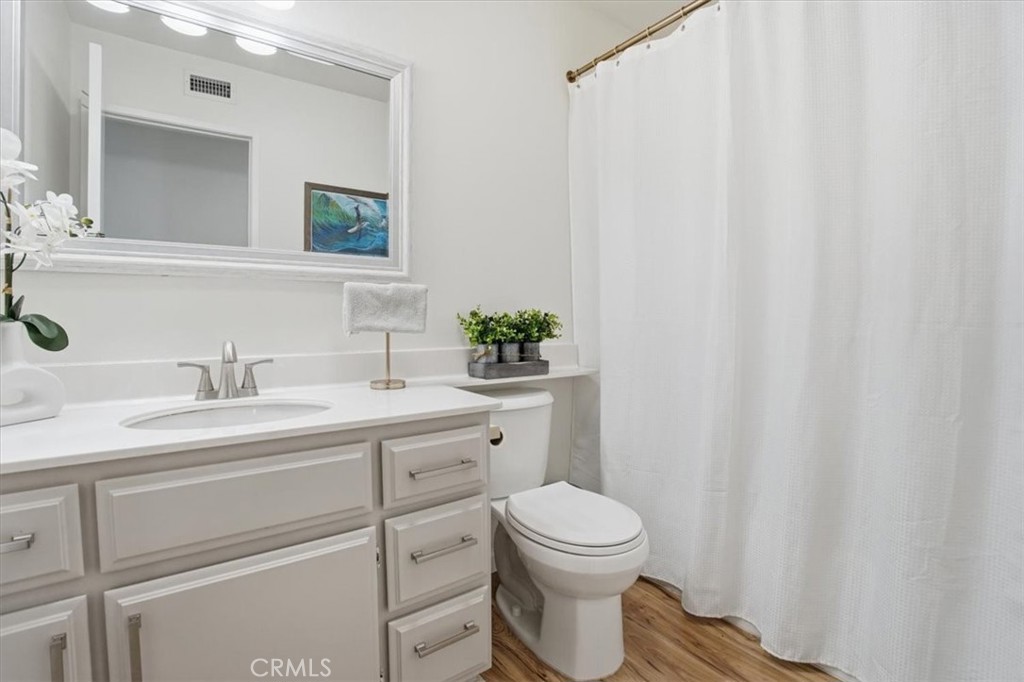 https://media.crmls.org/medias/edb65d0a-5f22-445c-a5f0-cc27ade35a5b.jpg?preset=X-Large