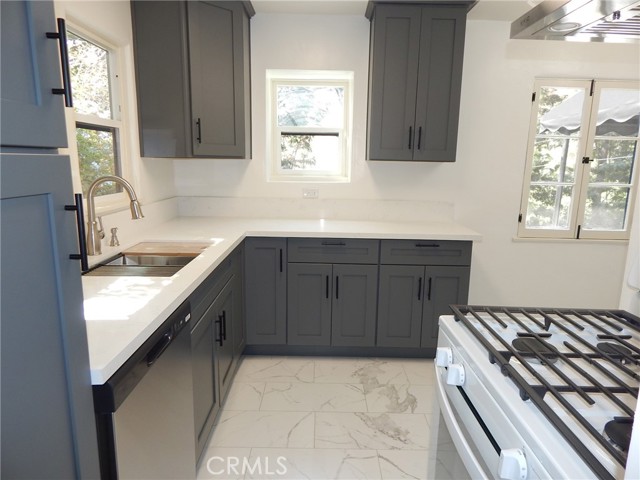 Detail Gallery Image 10 of 33 For 1764 Prospect Dr, Los Angeles,  CA 90046 - 2 Beds | 2 Baths