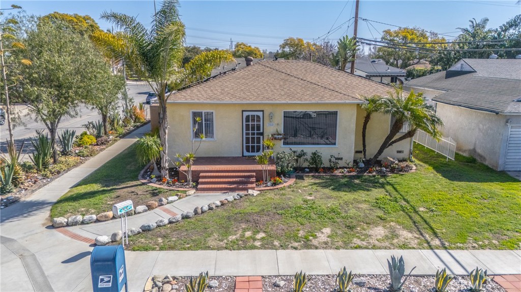 3568 Roxanne Avenue