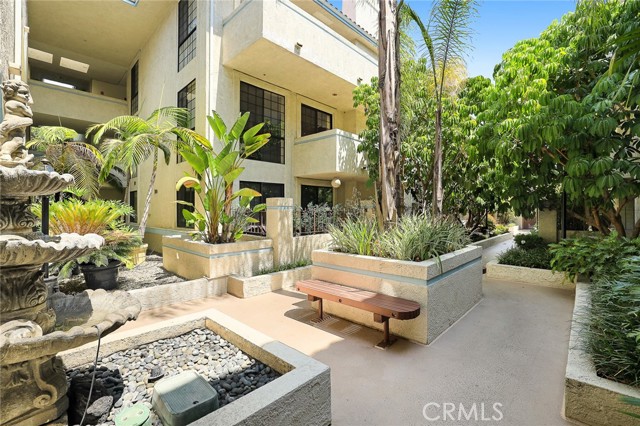 245 S Holliston Avenue, Pasadena CA: https://media.crmls.org/medias/edb79b96-cfb4-41f9-a59f-20fdd2b8d4ab.jpg