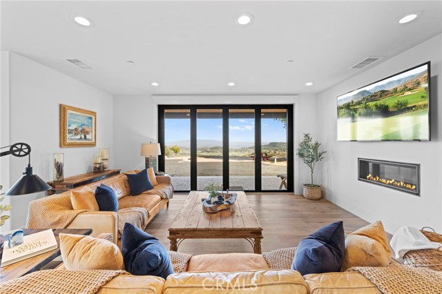 Detail Gallery Image 12 of 65 For 41950 Hacienda Dr, Murrieta,  CA 92562 - 4 Beds | 3/1 Baths