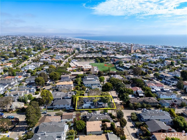 738 19th St, Manhattan Beach, California 90266, 4 Bedrooms Bedrooms, ,3 BathroomsBathrooms,Residential,For Sale,19th St,SB24147618