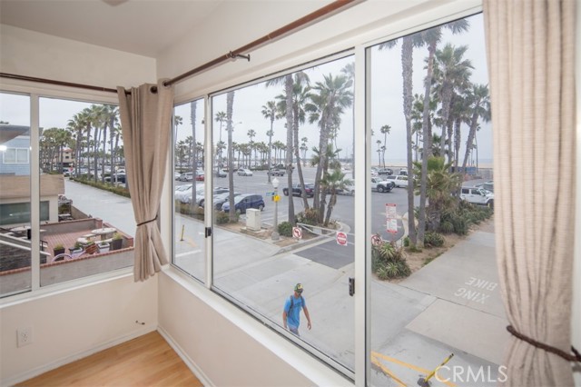 Detail Gallery Image 16 of 31 For 418 E Oceanfront, Newport Beach,  CA 92661 - 2 Beds | 2/1 Baths