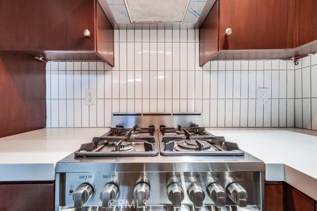 6715 E Ocean Boulevard, Long Beach CA: https://media.crmls.org/medias/edb94e0f-1329-4392-9441-32a7e5b46cf6.jpg