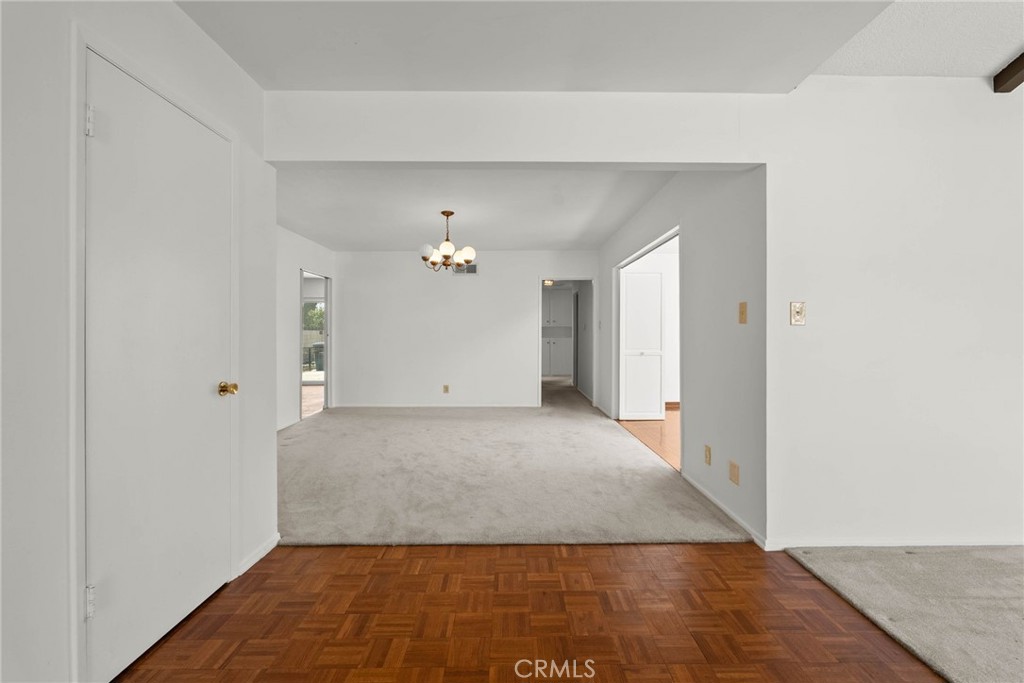 https://media.crmls.org/medias/edb9ce7d-3cea-4b8b-8299-231aa1e15725.jpg?preset=X-Large