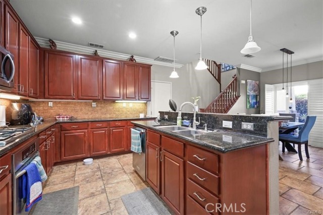 Detail Gallery Image 8 of 28 For 24081 Stone Creek Dr, Valencia,  CA 91354 - 3 Beds | 2/1 Baths