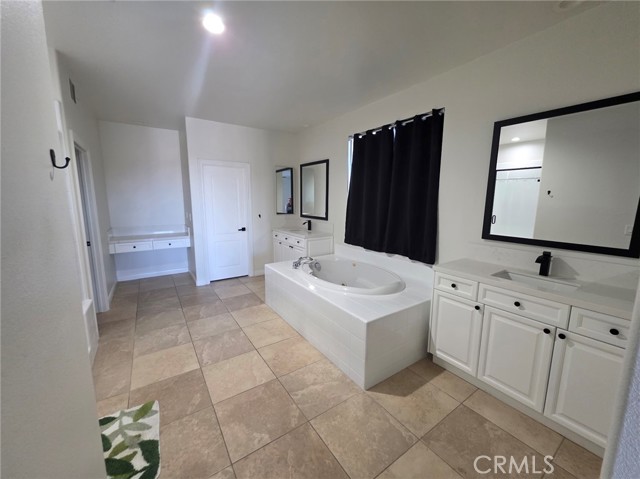 Detail Gallery Image 14 of 15 For 51 Volta Del Tintori St, Lake Elsinore,  CA 92532 - 4 Beds | 3 Baths