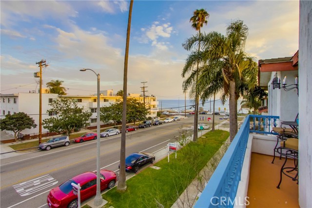 4021 S Pacific Avenue, San Pedro CA: https://media.crmls.org/medias/edbada6b-74ae-4e1f-a56c-68e8cdab4a1f.jpg