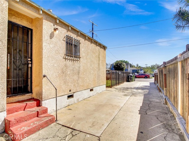 Detail Gallery Image 10 of 34 For 1667 E 111th, Los Angeles,  CA 90059 - 2 Beds | 2 Baths