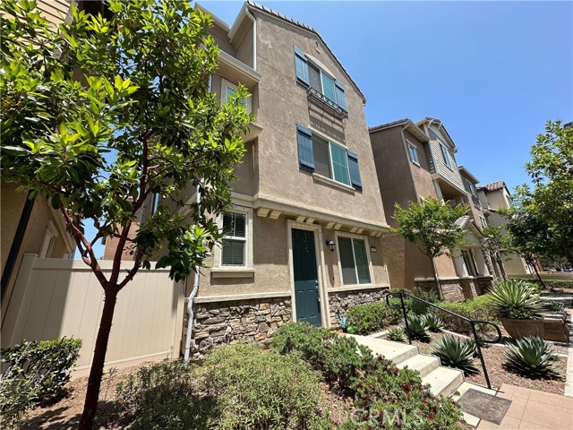 712 Ash Lane, Pomona CA: https://media.crmls.org/medias/edbbcf5b-1e72-491d-932b-4991b974adb5.jpg