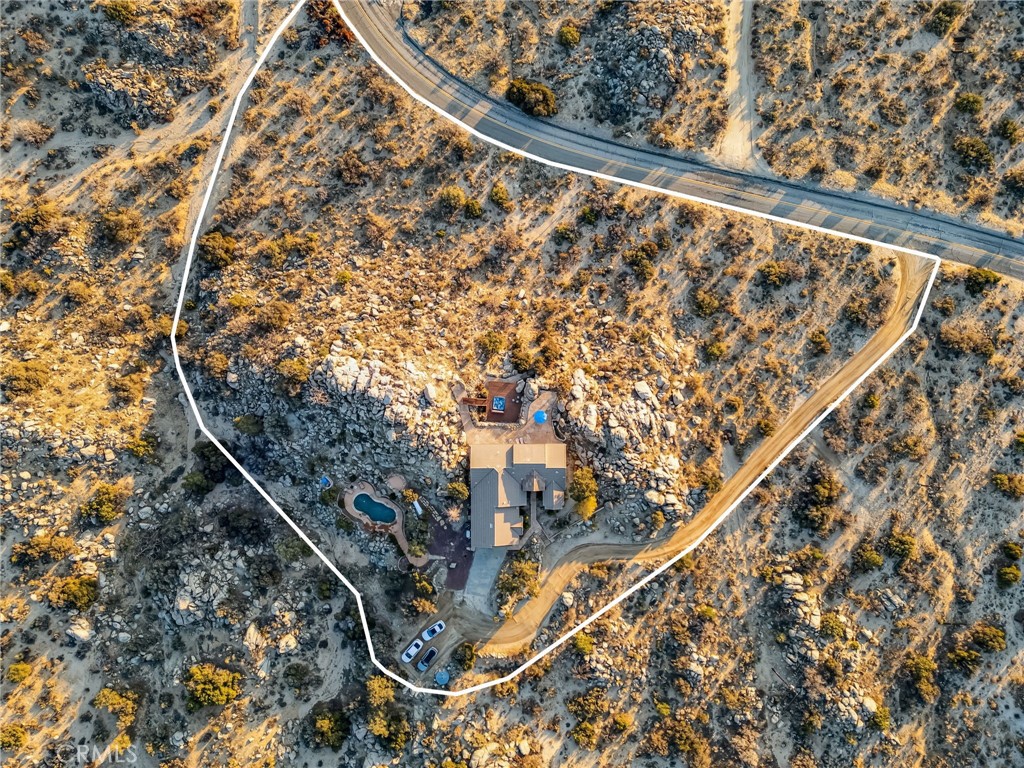 https://media.crmls.org/medias/edbc24b7-fe08-4348-afe8-7b2984fd5345.jpg?preset=X-Large