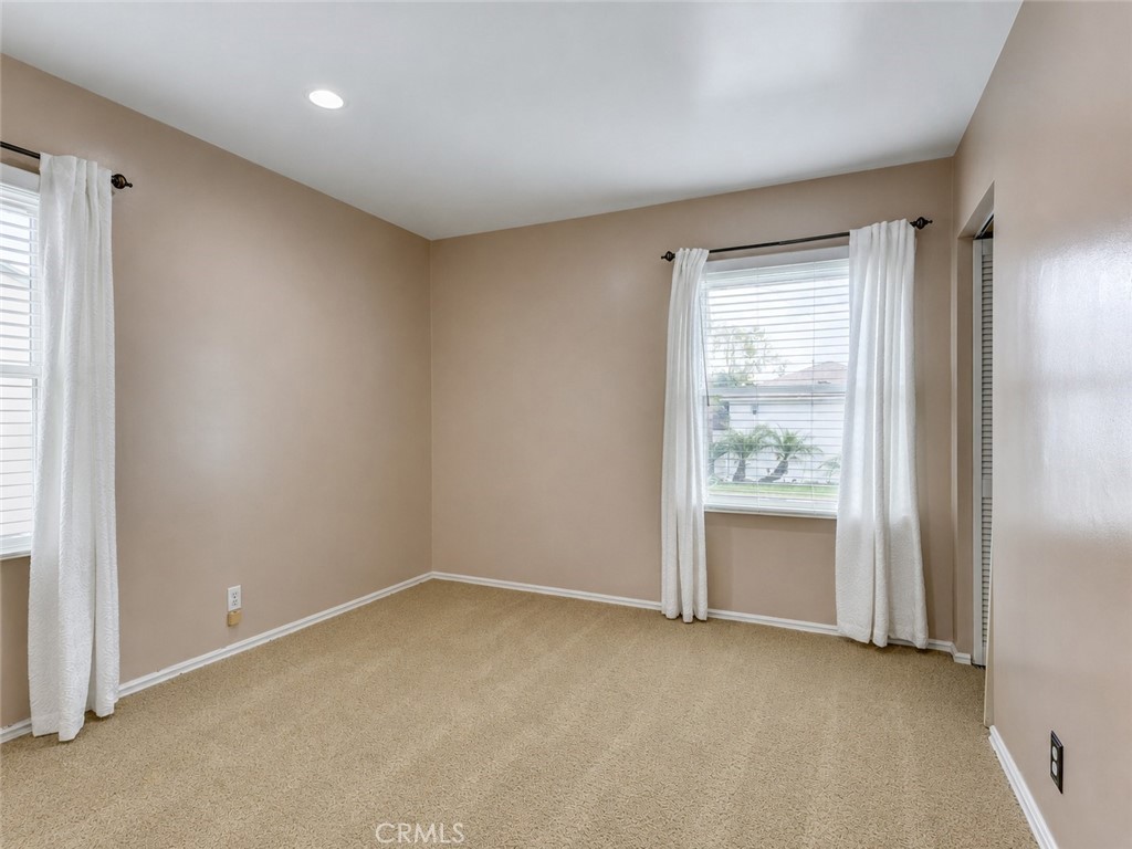 https://media.crmls.org/medias/edbc30f0-f370-4bb0-8ad5-34c3fe7fb9bd.jpg?preset=X-Large