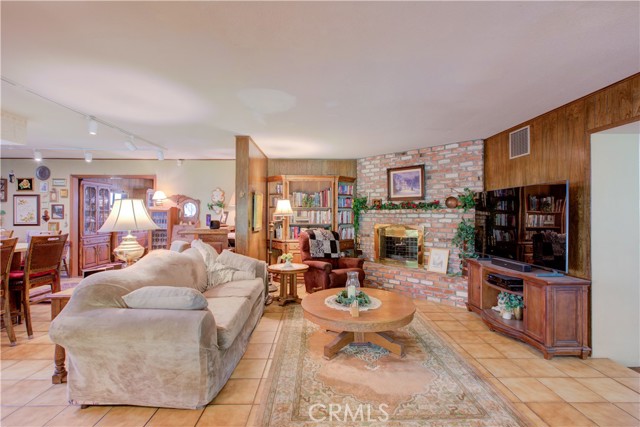 2341 Village Circle Drive, Atwater CA: https://media.crmls.org/medias/edbc8991-da8f-4896-a972-14e96da145f1.jpg
