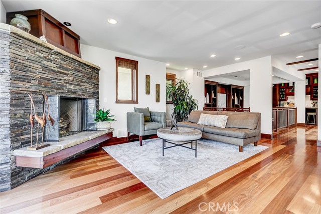 Detail Gallery Image 6 of 44 For 436 32nd St., Manhattan Beach,  CA 90266 - 4 Beds | 4 Baths