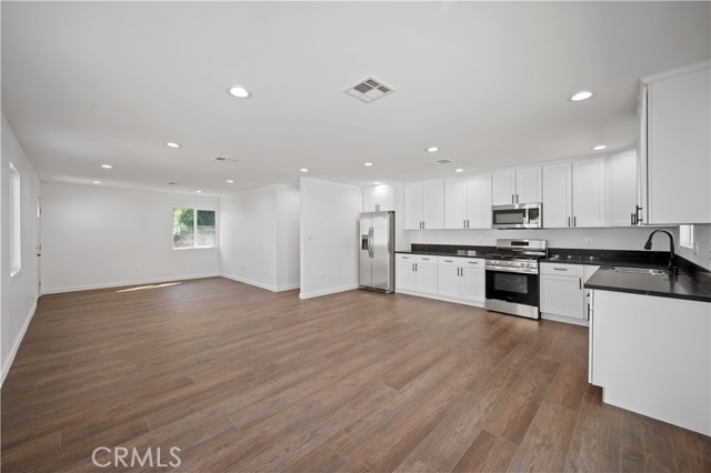 Detail Gallery Image 19 of 73 For 7445 Balcom Ave, Reseda,  CA 91335 - 4 Beds | 2 Baths