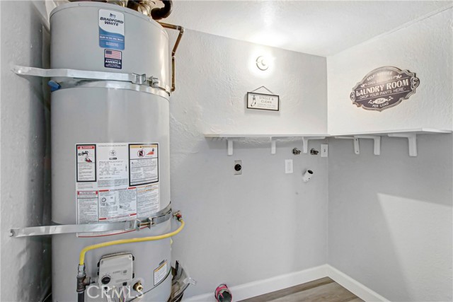 Detail Gallery Image 13 of 25 For 26730 Black Horse, Corona,  CA 92883 - 4 Beds | 2/1 Baths