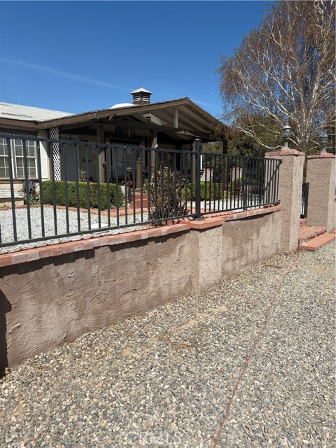 10975 Decker, Oak Hills CA: https://media.crmls.org/medias/edbfb4fe-0811-404e-adc2-34e0448f4055.jpg