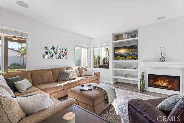 Detail Gallery Image 12 of 46 For 1456 Roadrunner, Corona,  CA 92881 - 3 Beds | 2/1 Baths