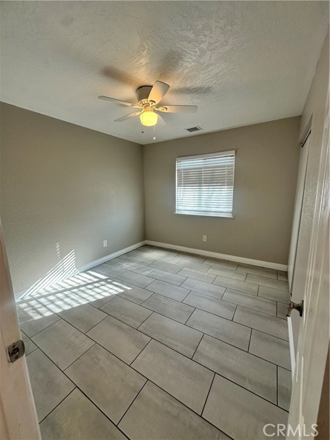 Detail Gallery Image 11 of 22 For 12790 Desert Creek Cir, Victorville,  CA 92395 - 3 Beds | 2 Baths