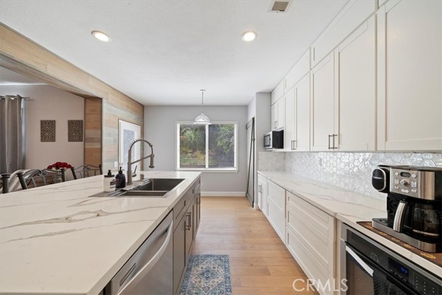 46260 Carpet Court, Temecula CA: https://media.crmls.org/medias/edc05d26-c46c-454d-8746-1061f06e4e8b.jpg