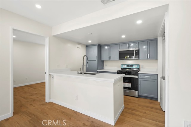 Detail Gallery Image 12 of 35 For 10237 De Soto, Chatsworth,  CA 91311 - 2 Beds | 2 Baths