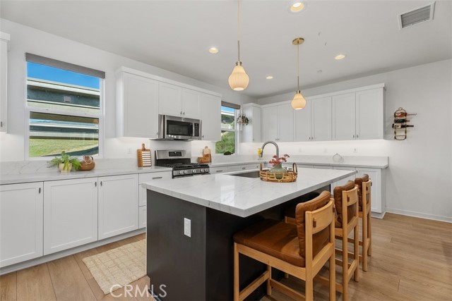 Detail Gallery Image 7 of 25 For 85 Hideaway Loop, Mission Viejo,  CA 92691 - 4 Beds | 3/1 Baths