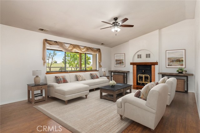 Detail Gallery Image 4 of 42 For 1375 Grana Pl, San Miguel,  CA 93451 - 4 Beds | 2 Baths