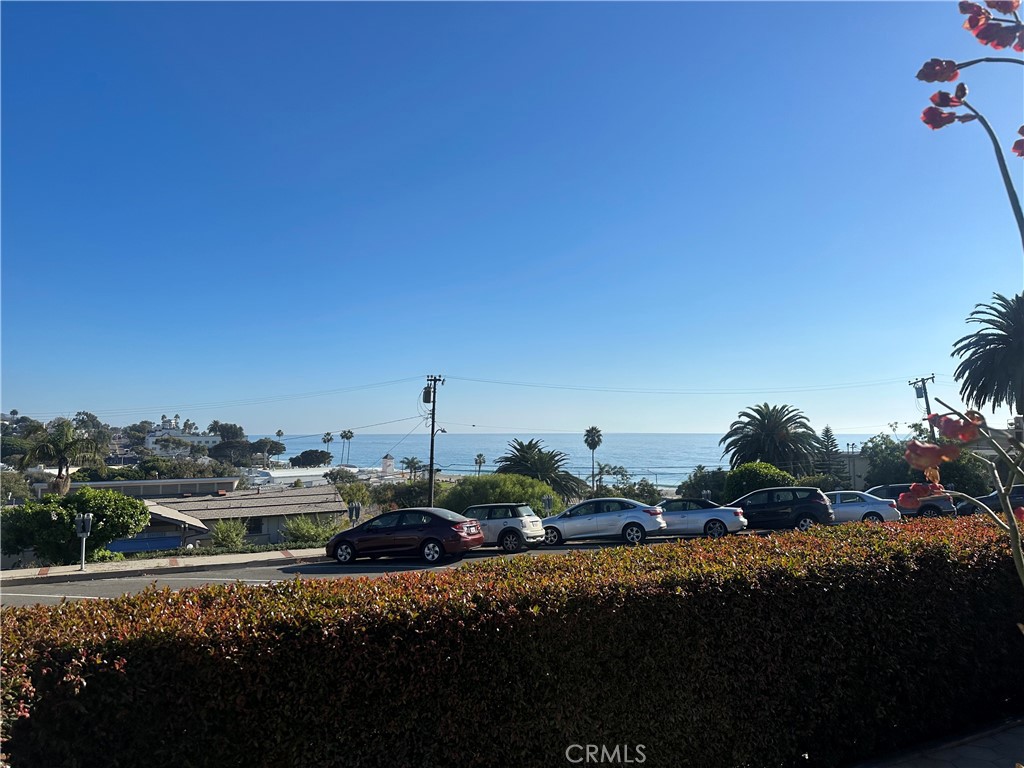 https://media.crmls.org/medias/edc3bdb0-ad12-4b31-a145-18767c59b702.jpg?preset=X-Large