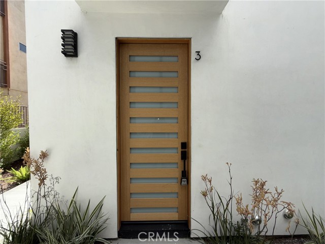 5044 Laurel Canyon Boulevard, Valley Village CA: https://media.crmls.org/medias/edc42c61-c57a-4f90-8788-81ba5ad0abe5.jpg