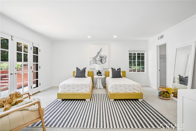 3975 Van Noord Avenue, Studio City CA: https://media.crmls.org/medias/edc44d2a-dd60-451a-9880-a87c94077175.jpg