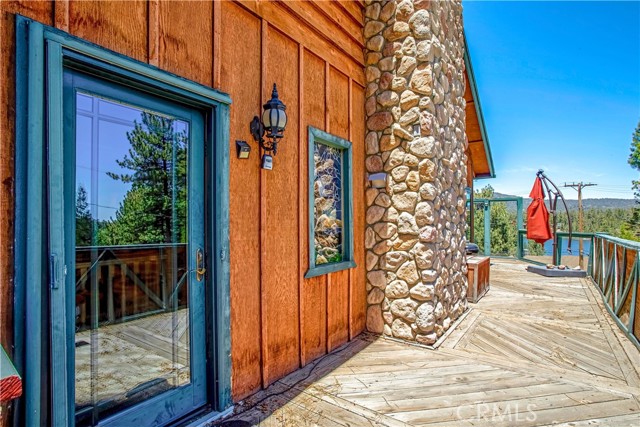 Detail Gallery Image 3 of 28 For 796 Cove Dr, Big Bear Lake,  CA 92315 - 3 Beds | 2 Baths