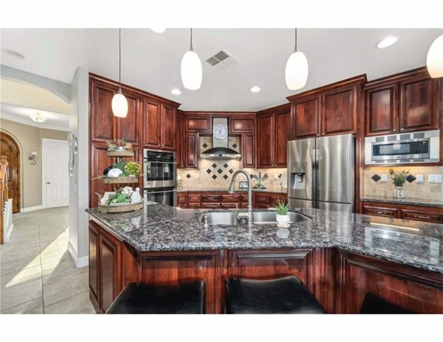 30610 Early Round Drive, Canyon Lake CA: https://media.crmls.org/medias/edc48688-7c05-456a-852f-bb67677949f0.jpg