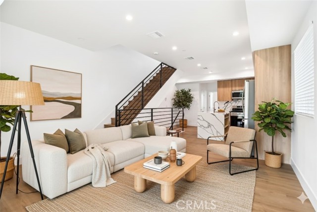 Detail Gallery Image 3 of 32 For 4512 St Elmo Dr, Los Angeles,  CA 90019 - – Beds | – Baths