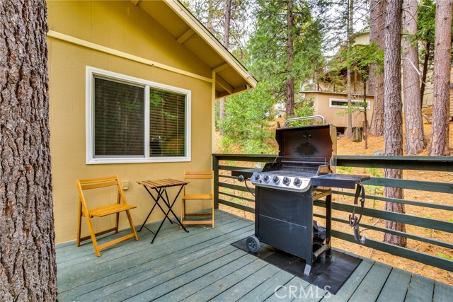 Detail Gallery Image 10 of 26 For 26131 Lake Forest Dr, Twin Peaks,  CA 92391 - 3 Beds | 3 Baths