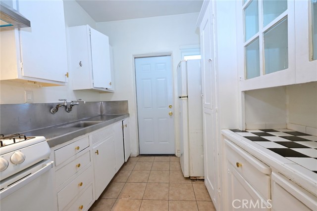 902 S Marengo Avenue, Pasadena CA: https://media.crmls.org/medias/edc633ba-09f0-45d3-881f-e0a97c2ca1d3.jpg