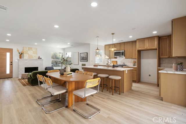 Detail Gallery Image 6 of 39 For 145 E Green St, Claremont,  CA 91711 - 5 Beds | 4 Baths