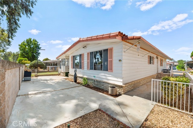 1735 Mango Way, Hemet CA: https://media.crmls.org/medias/edc7057b-db58-4784-a865-da02f88b4d73.jpg