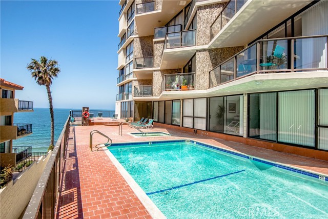 531 Esplanade, Redondo Beach, California 90277, 2 Bedrooms Bedrooms, ,Residential,Sold,Esplanade,SB23202672