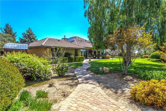 13046 Oak Crest Drive, Yucaipa CA: https://media.crmls.org/medias/edc7c4c3-7545-4b20-a18b-b35320051e37.jpg