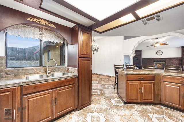 Detail Gallery Image 24 of 43 For 813 Orangewood, Bakersfield,  CA 93306 - 3 Beds | 2 Baths