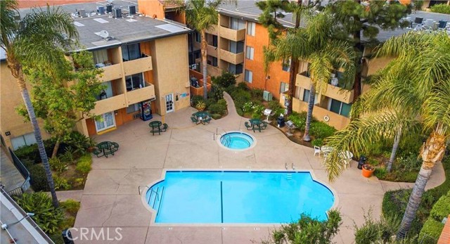 Detail Gallery Image 13 of 18 For 15425 Sherman #101,  Van Nuys,  CA 91406 - 2 Beds | 2 Baths