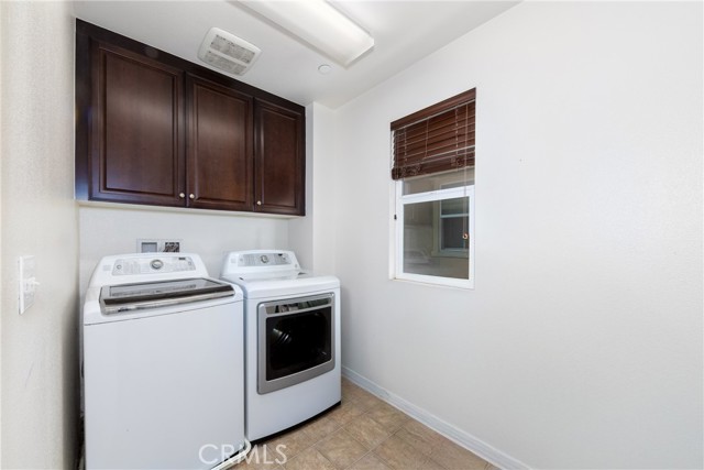 5534 Hartness Court, Fontana CA: https://media.crmls.org/medias/edc7e244-c4f8-46b8-81f2-84a14050410e.jpg