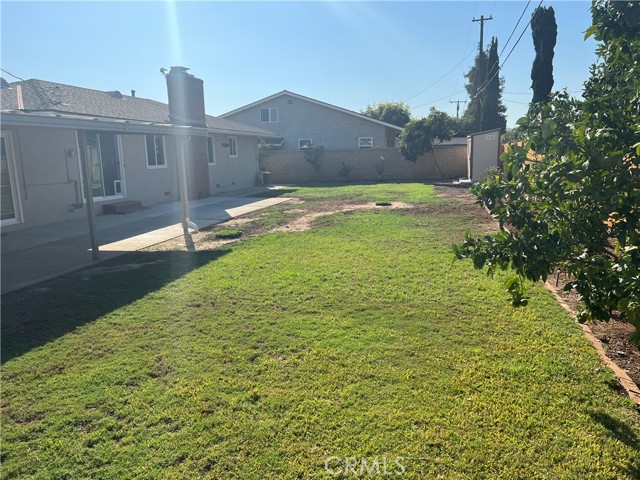 Detail Gallery Image 2 of 19 For 18651 Saugus Ave, Santa Ana,  CA 92705 - 3 Beds | 2/1 Baths