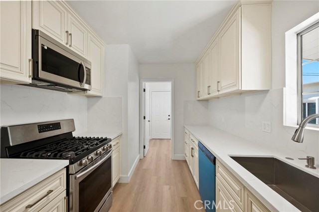 13358 Blythe Street, North Hollywood CA: https://media.crmls.org/medias/edca4721-becf-43b7-9d72-685ecd03b1c3.jpg
