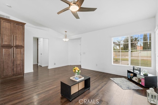 4758 Don Diego, San Bernardino CA: https://media.crmls.org/medias/edcabecd-2b08-413d-911e-dcaab24908c2.jpg