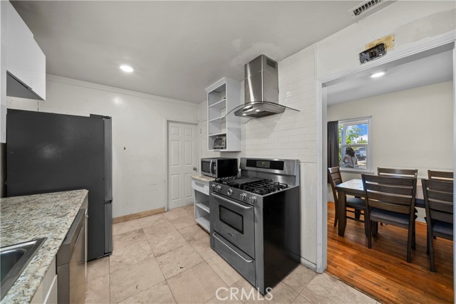 Detail Gallery Image 7 of 36 For 8053 Brimfield Ave, Panorama City,  CA 91402 - 4 Beds | 1/1 Baths
